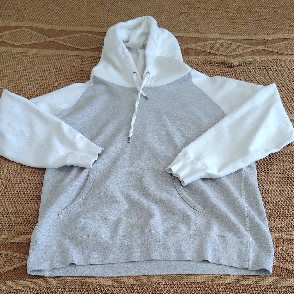 Uniqlo Gray and White Women's Hoodie